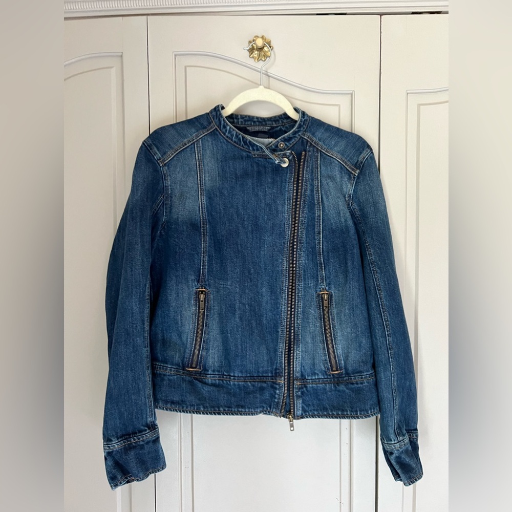 Women’s size large GAP denim jacket with side zipper